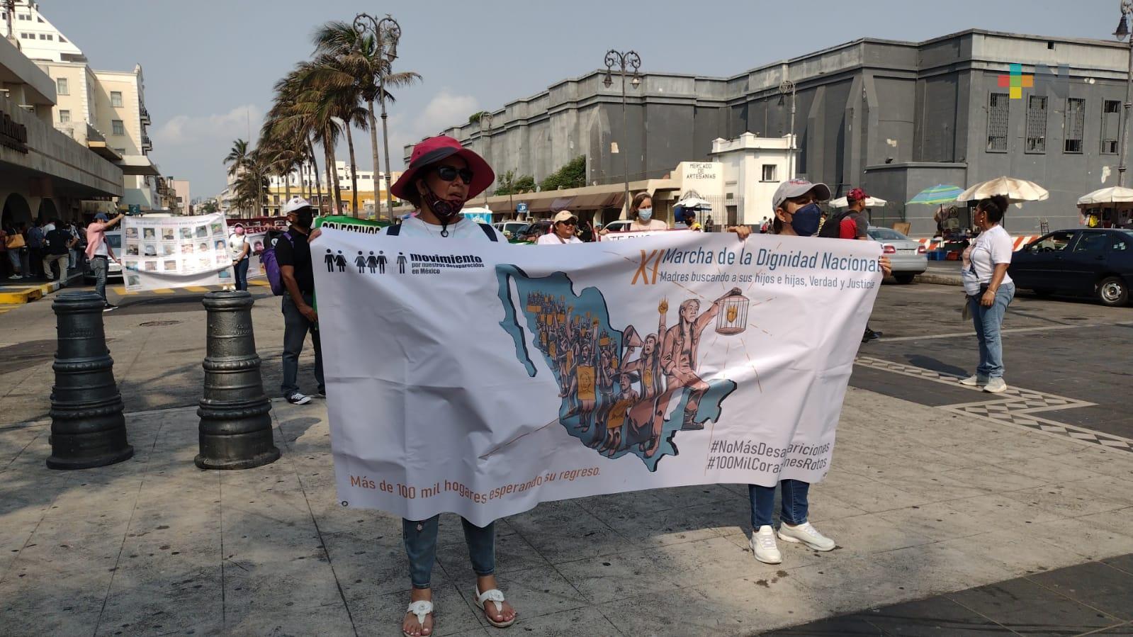 Colectivos de personas desaparecidas marchan por calles del municipio de Veracruz