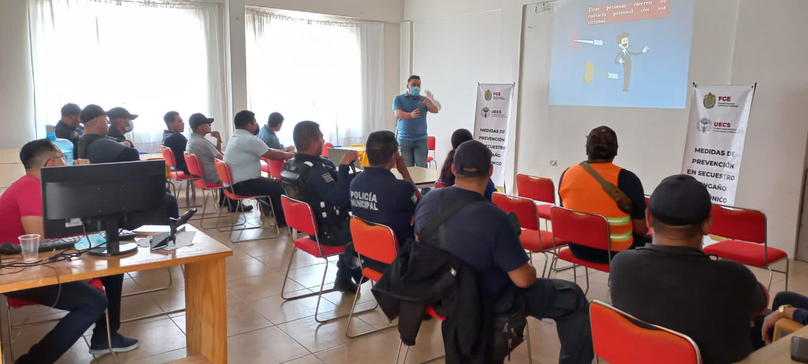 Promueve UECS autocuidado con plática de prevención en engaños telefónicos