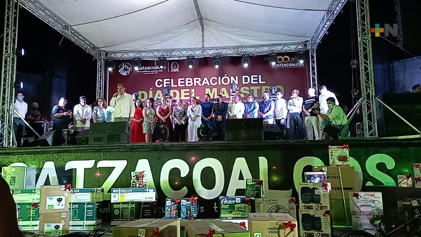 Tras dos años, celebran a docentes en Coatzacoalcos