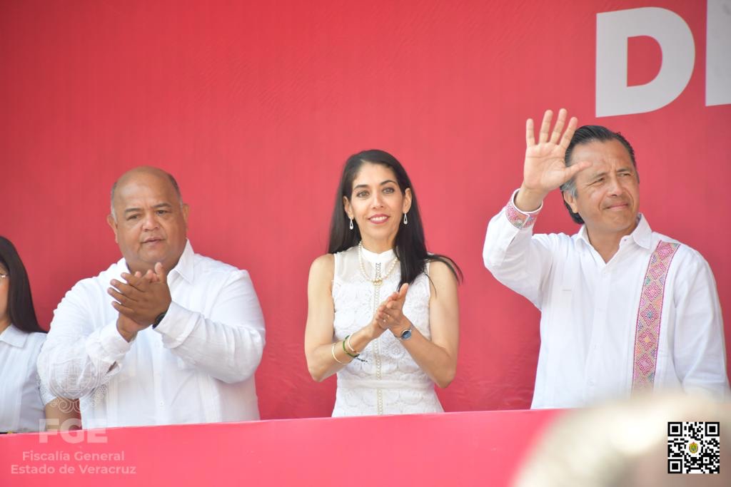 Asiste la titular de la FGE, al desfile conmemorativo al Día del Trabajo