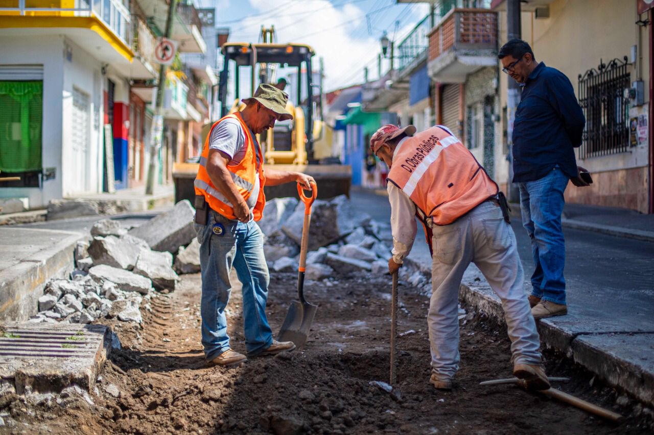 En Xalapa iniciaron trabajos de rehabilitación en calle Francisco I. Madero