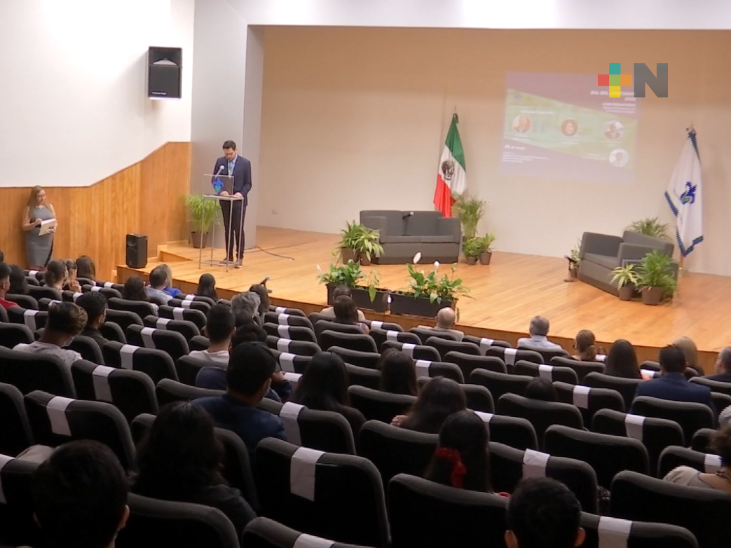 Celebra UV Día de Contador con la realización de un conversatorio