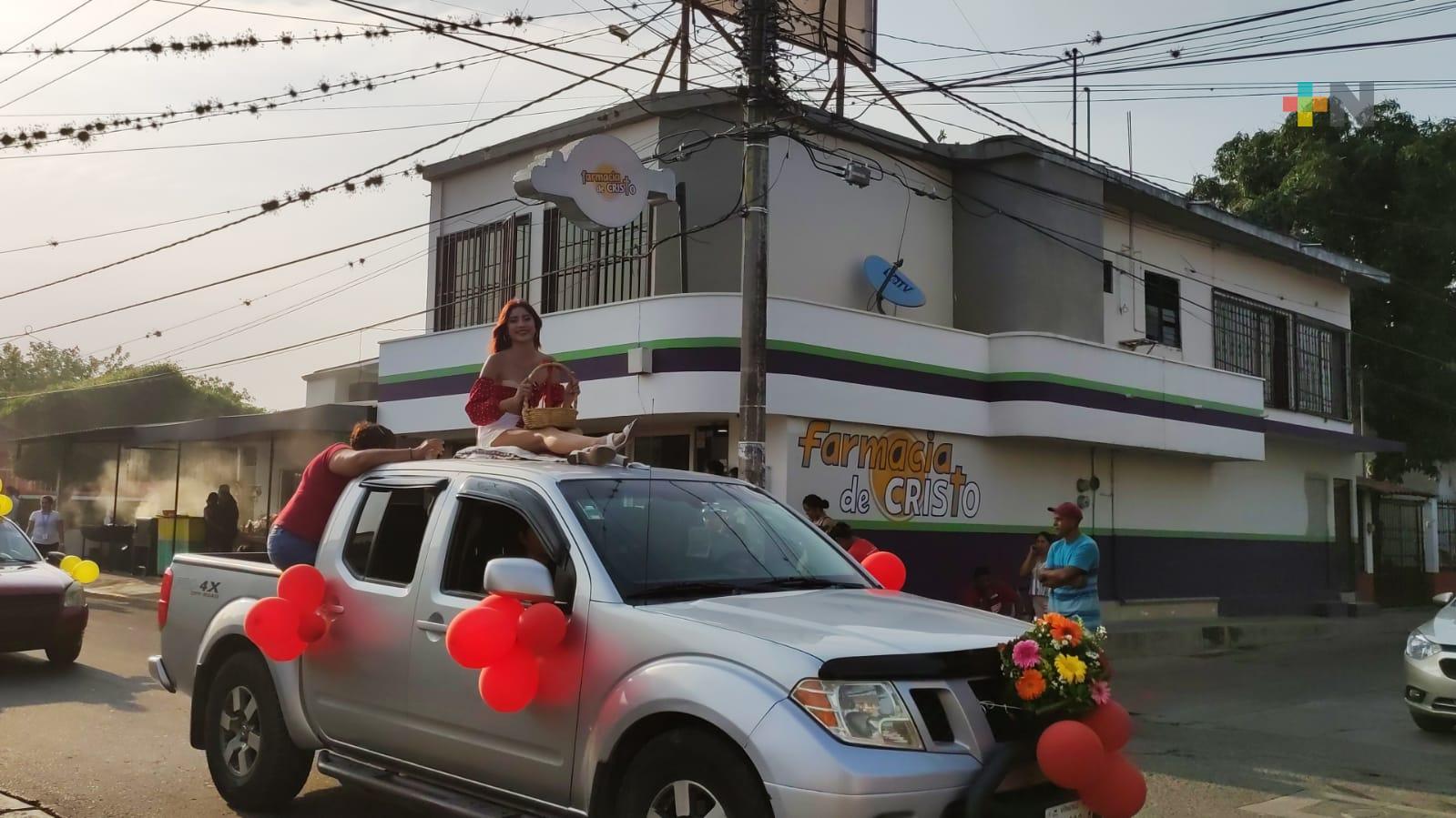 Con desfile presentan a candidatas a reinas de feria de municipio de Cuitláhuac