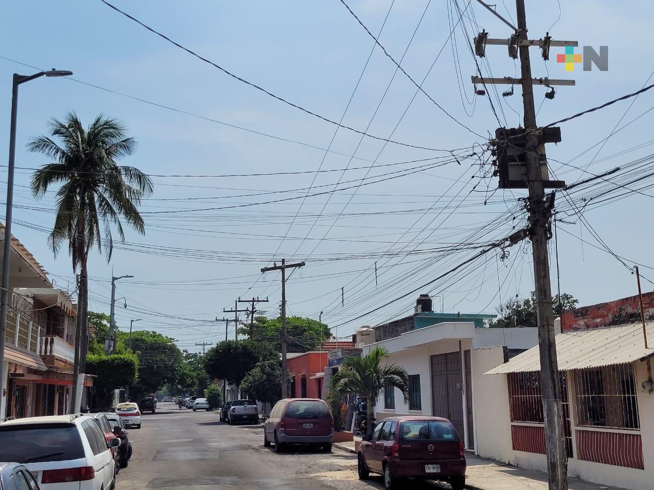 Sufren problemas de delincuencia por falta de alumbrado público en calle de Veracruz puerto
