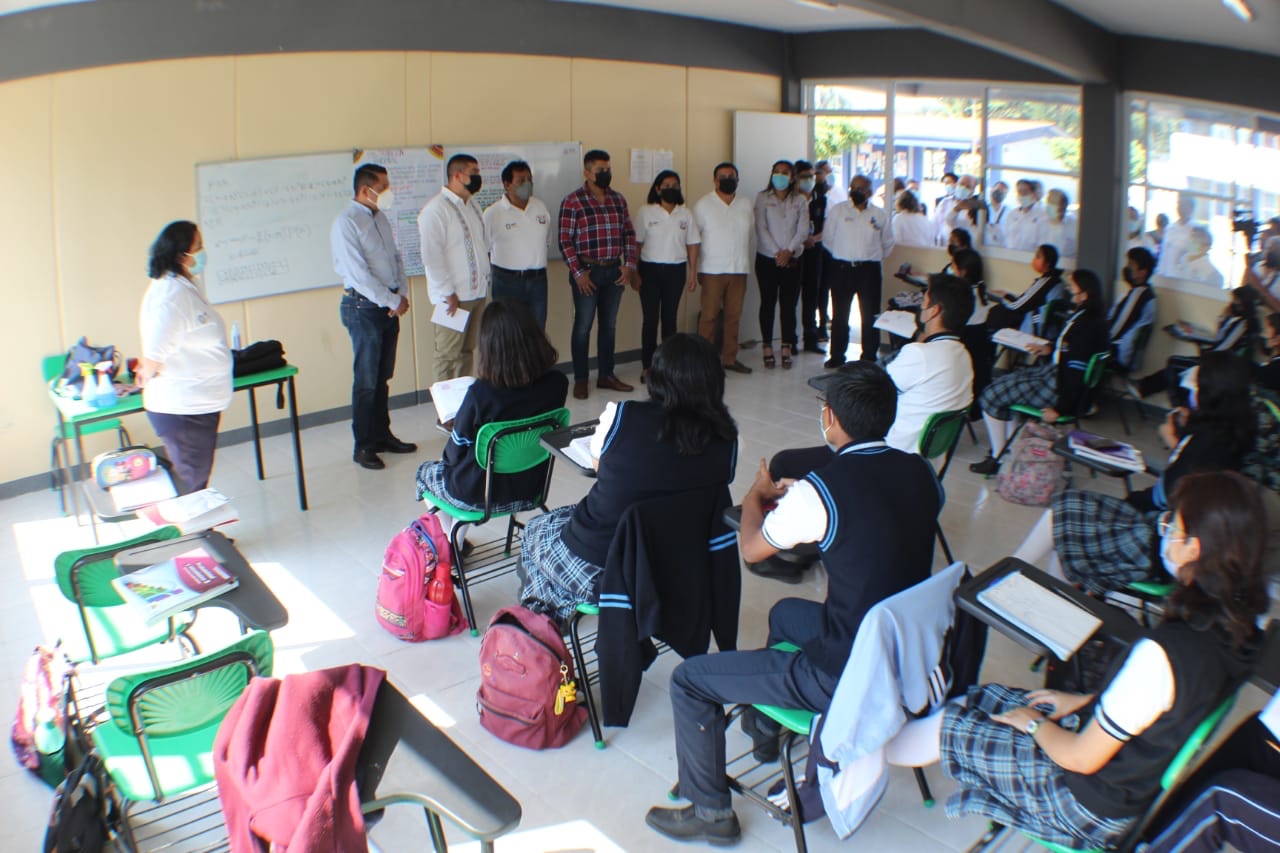 Mantiene SEV supervisión en obras a planteles de la zona de las Altas Montañas