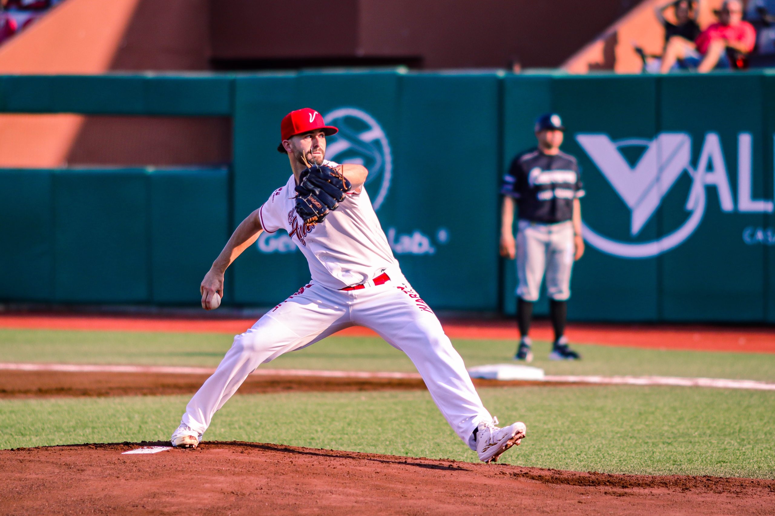 El Águila vence por pizarra de 6-2 a Oaxaca y amarra la serie