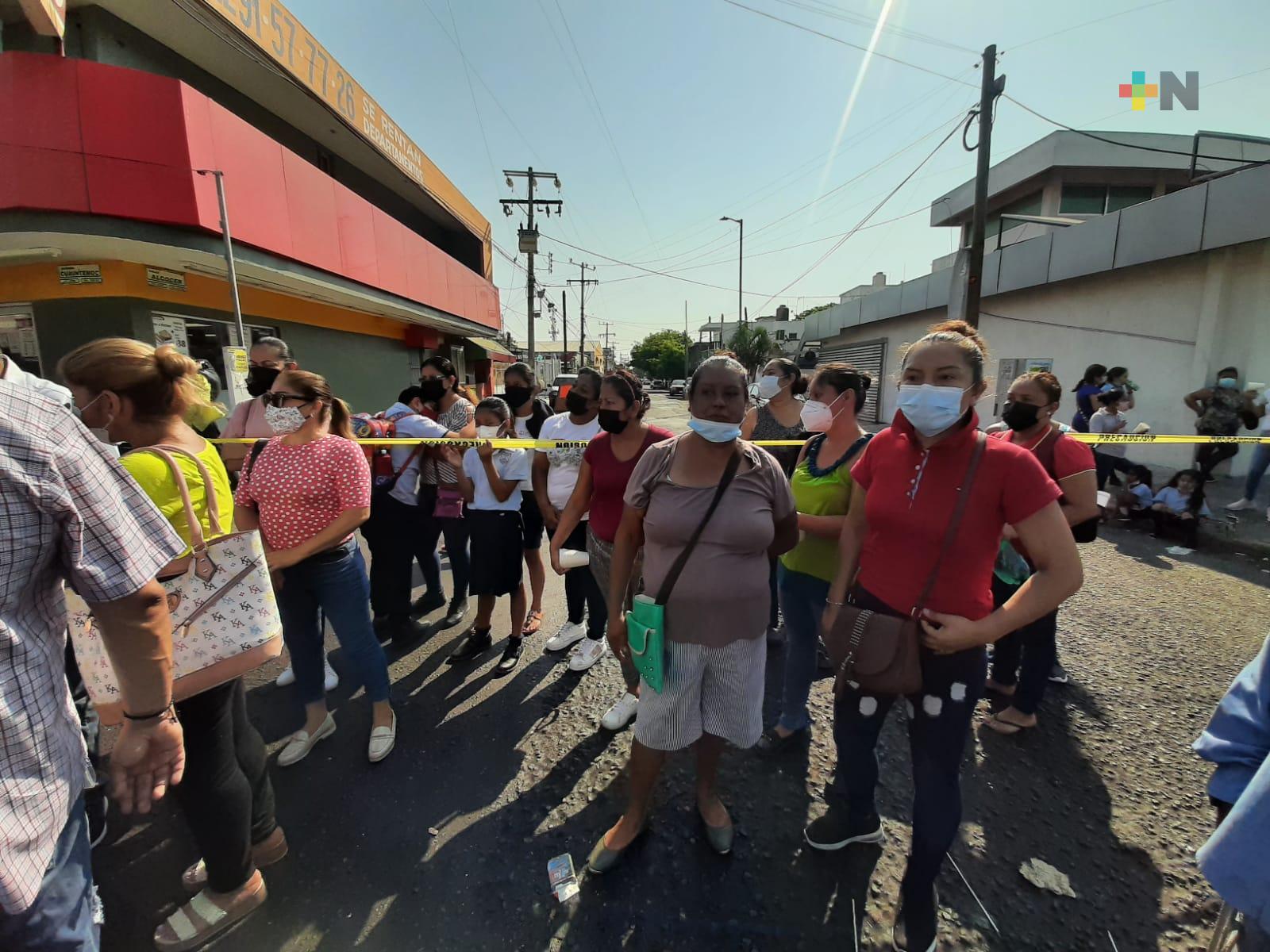 Otra escuela sin energía eléctrica en Veracruz puerto; se manifiestan madres de familia