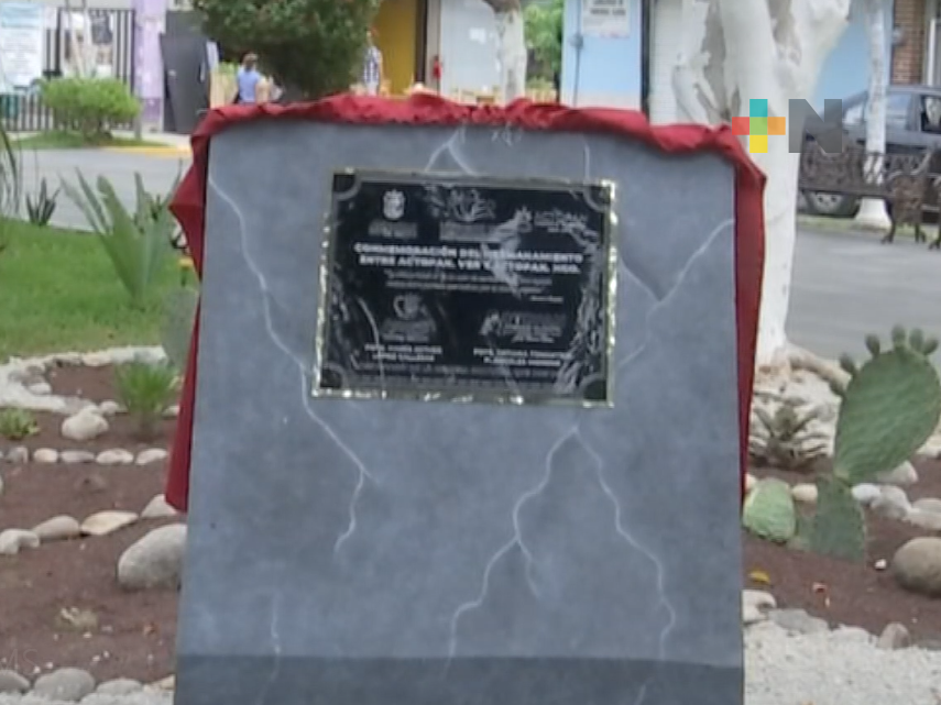 Develan en Actopan, placa de hermanamiento entre Veracruz e Hidalgo