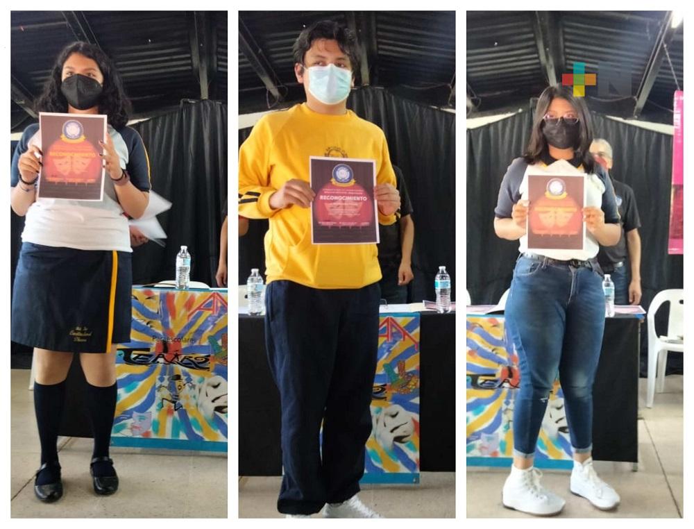 Reconocen a estudiantes de preparatoria de Xalapa por obra de teatro realizada durante pandemia