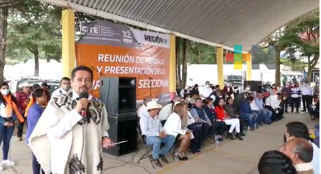 Se reúne dirigencia sindical del SNTE 32 con maestros de Huayacocotla