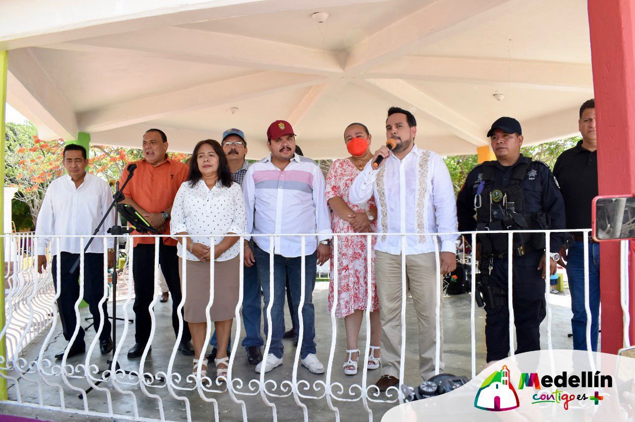 Presenta Marcos Isleño a nuevo jefe policiaco de la SSP en Medellín