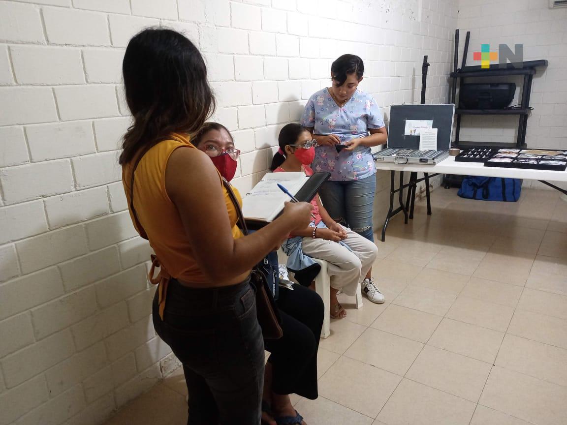 Con campañas de salud visual, asociación ayuda a niños de Coatzacoalcos