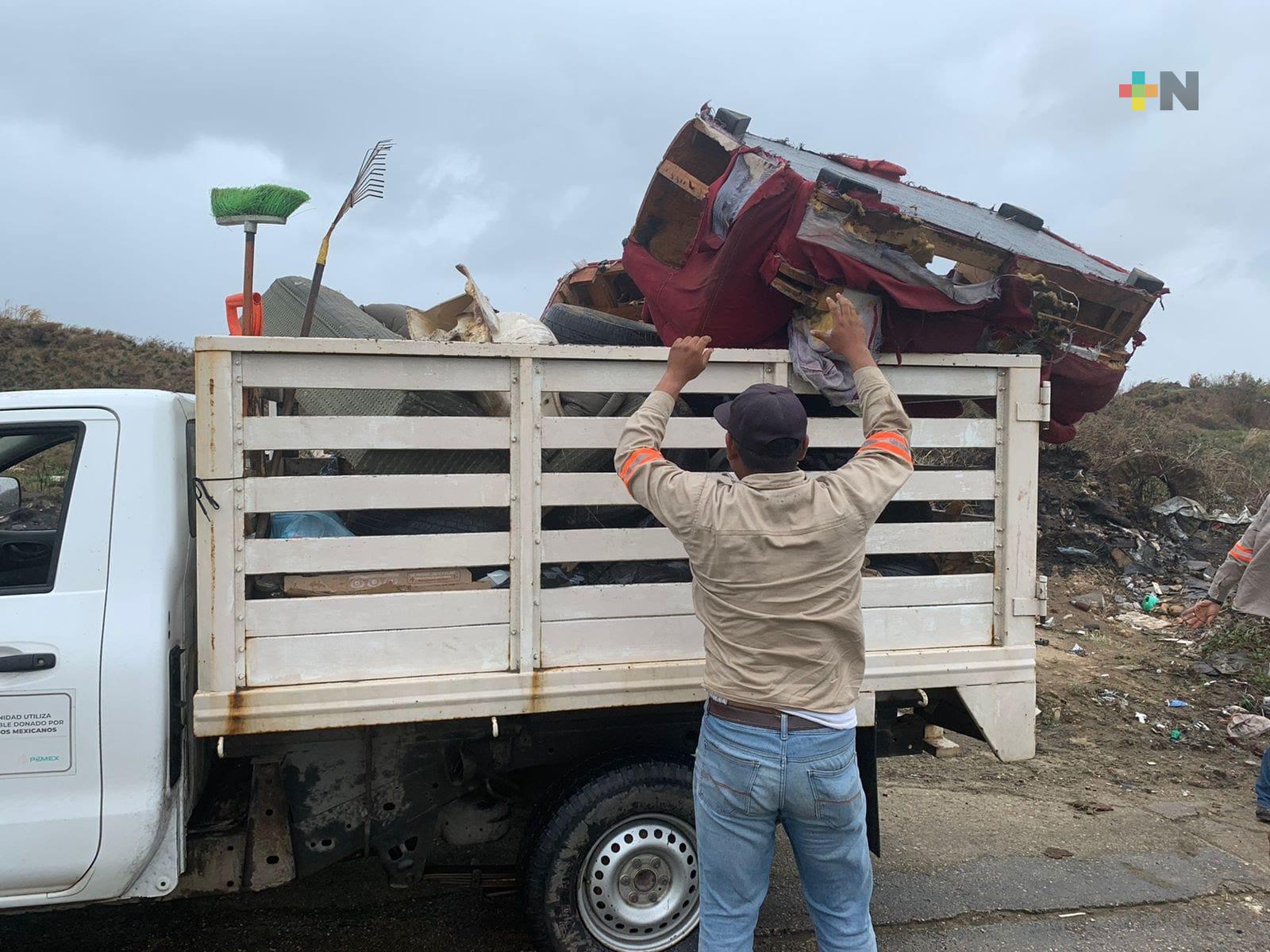 Elimina «Patio Limpio» cerca de 30 toneladas de cacharros en Coatza