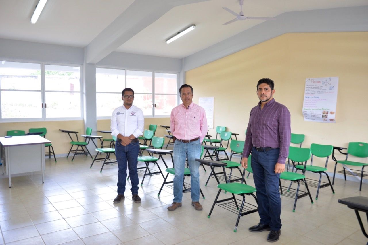 Habitante prestaba su casa al Telebachillerato Jacarandas; hoy tienen instalaciones propias
