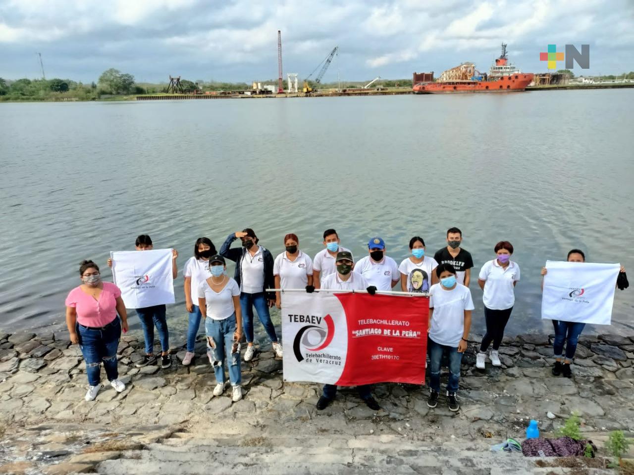 Estudiantes de Tuxpan se sumaron al programa Limpia tu Playa
