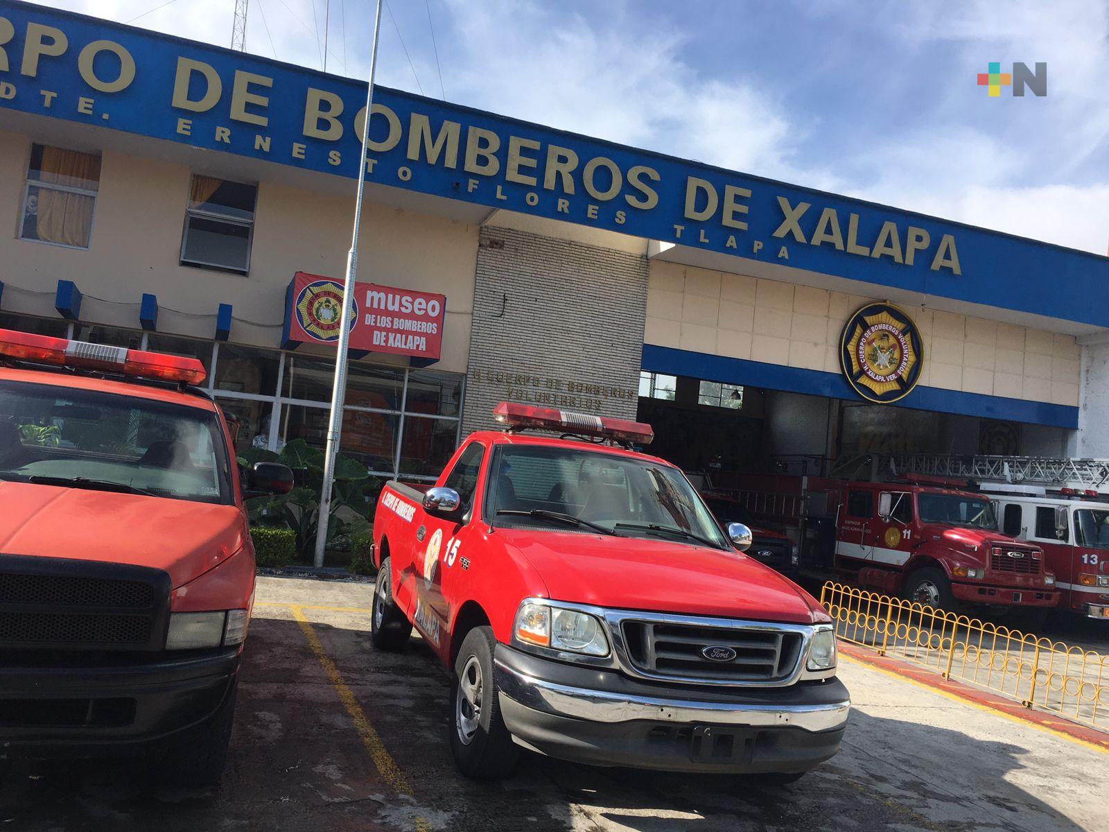 Bomberos de Xalapa preparan subasta de vestidos y cena de gala para reunir fondos