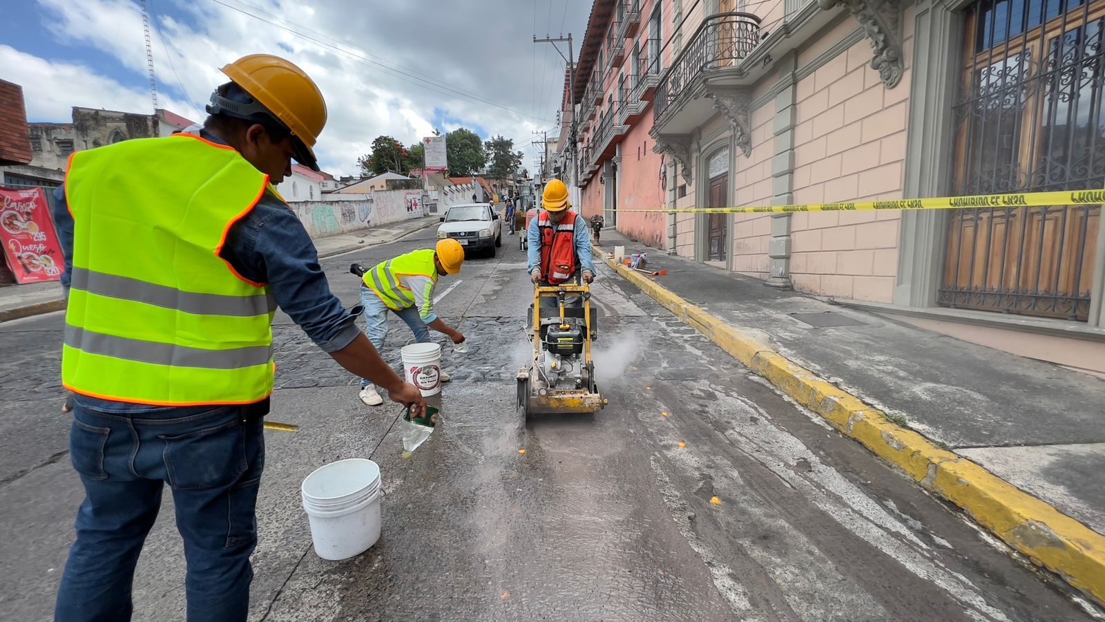 Inician obra integral en la calle Clavijero