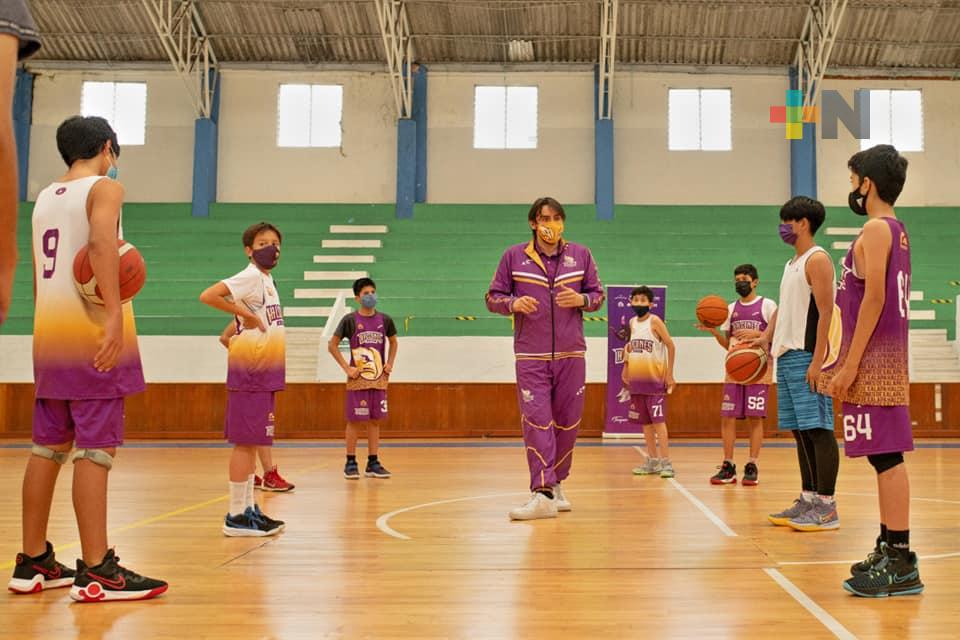 Continúan entrenamientos en Academia de Halcones de Xalapa