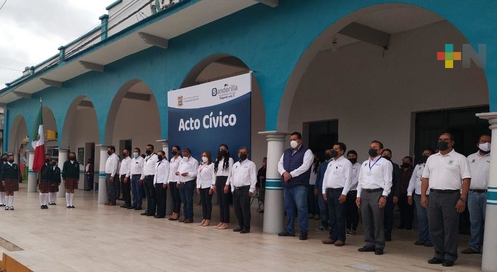 Realizan acto cívico en Banderilla; alcalde reporta acciones en comercios y seguridad