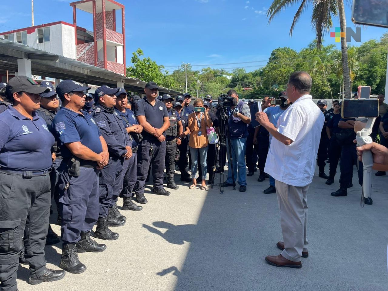 Se enfrentan a marinos, policías municipales inconformes en Tuxpan