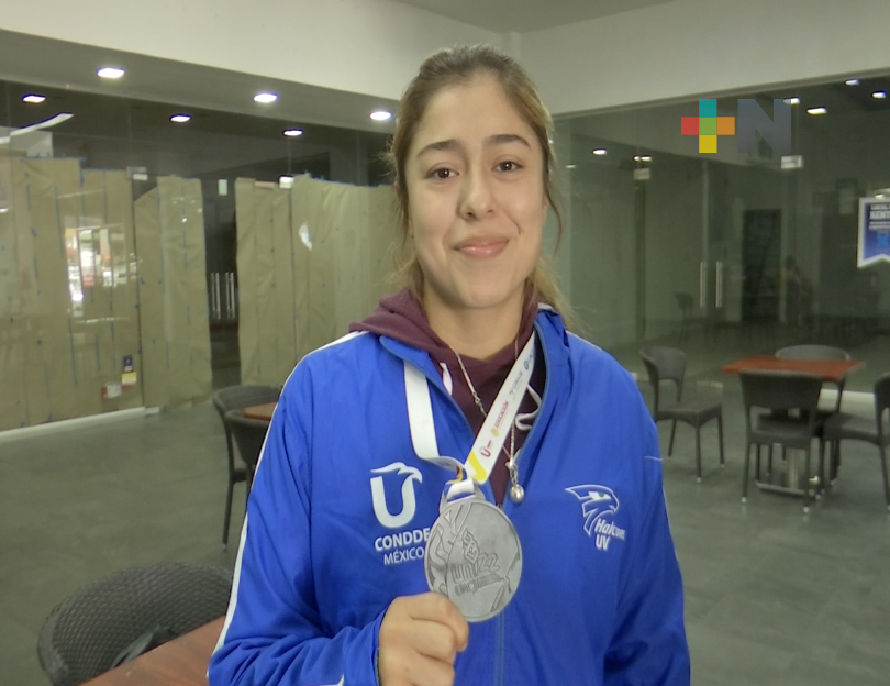 Luchadora Karen Amaya opina de su presea ganada en Universiada Nacional