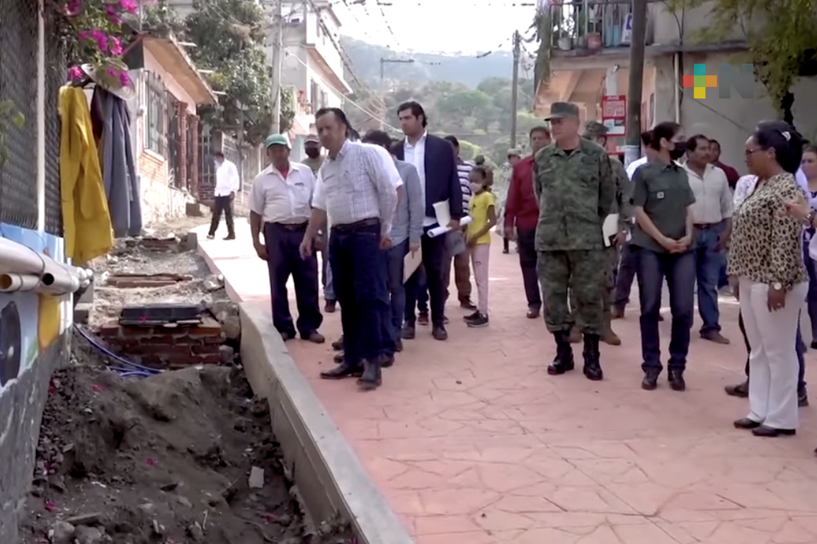 Gobernador supervisa obras de pavimentación hidráulica en Coyolillo