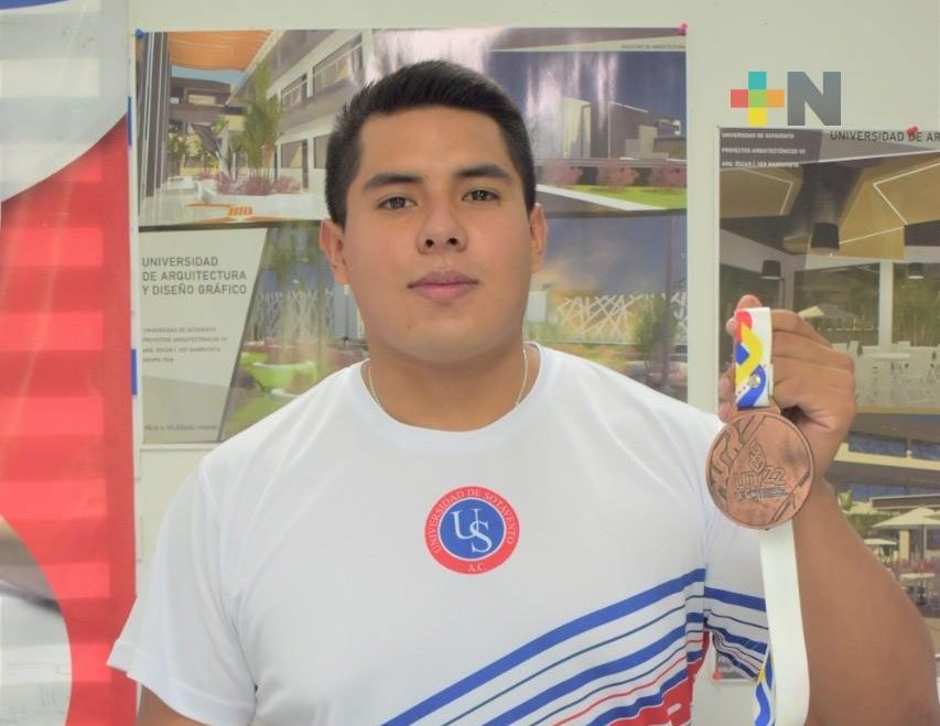 Bronce para halterista minatitleco en Universiada Nacional