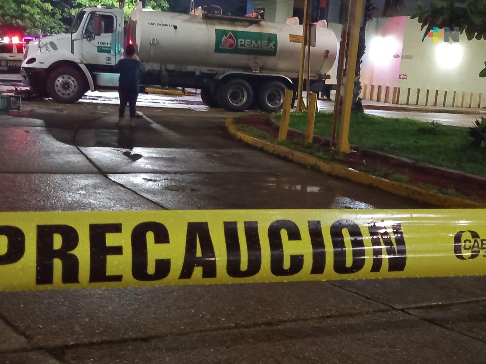 Pierde la vida repartidor de periódicos al chocar contra pipa de Pemex