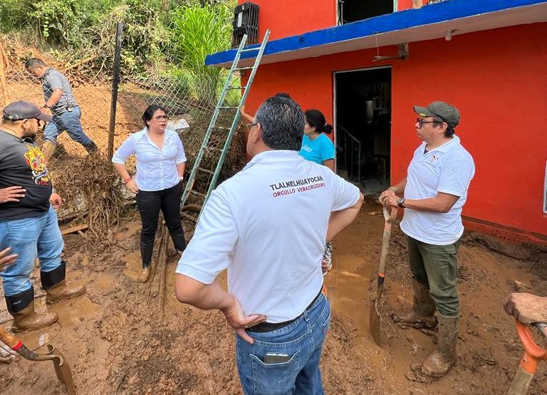Deslave en Tlanelhuayocan afectó a cuatro viviendas