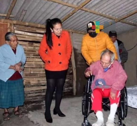 En Ixhuacán de Madero, DIF municipal entregó aparatos funcionales a personas vulnerables