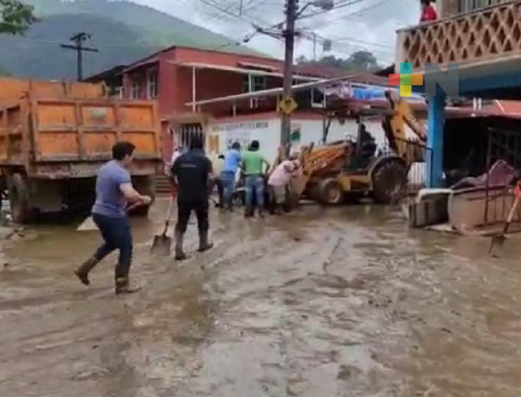 Tras deslaves inician trabajos de limpieza en municipio de Zongolica