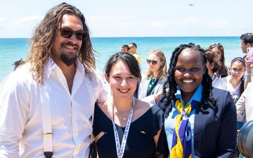 Momoa recibe «Bastón de la Naturaleza» del Enviado Especial de la ONU para los Océanos