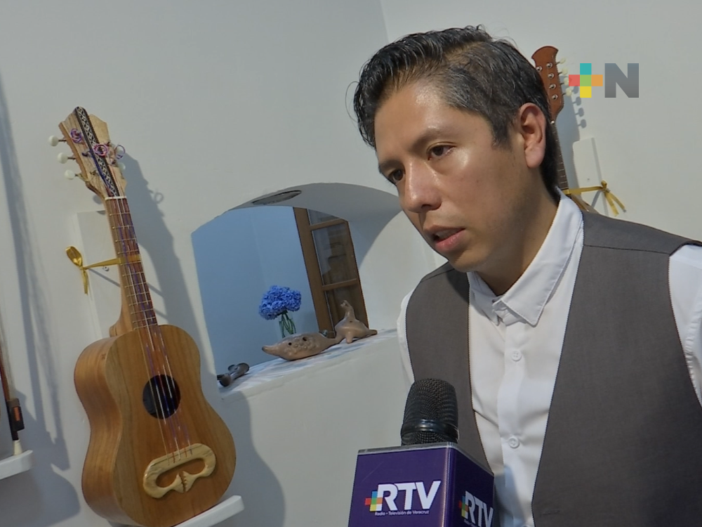 El laudero José Carlos Cintora impartió una conferencia en Museo de la Música Veracruzana