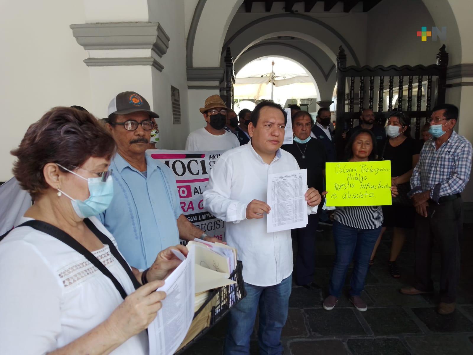 En palacio municipal de Veracruz, manifestantes exigen solución a problema del agua