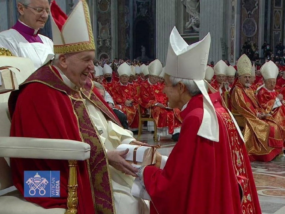 Papa entregó el Palio al Arzobispo de Xalapa