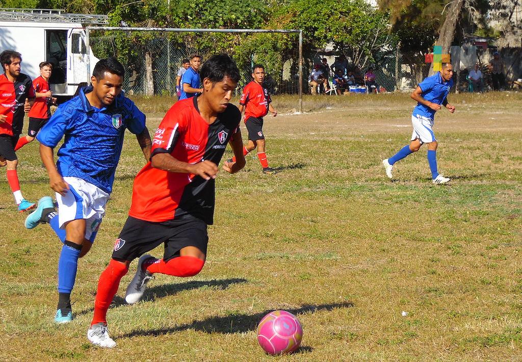 Caimanes y Villanueva avanzan a semifinales, en Liga Chicuasen