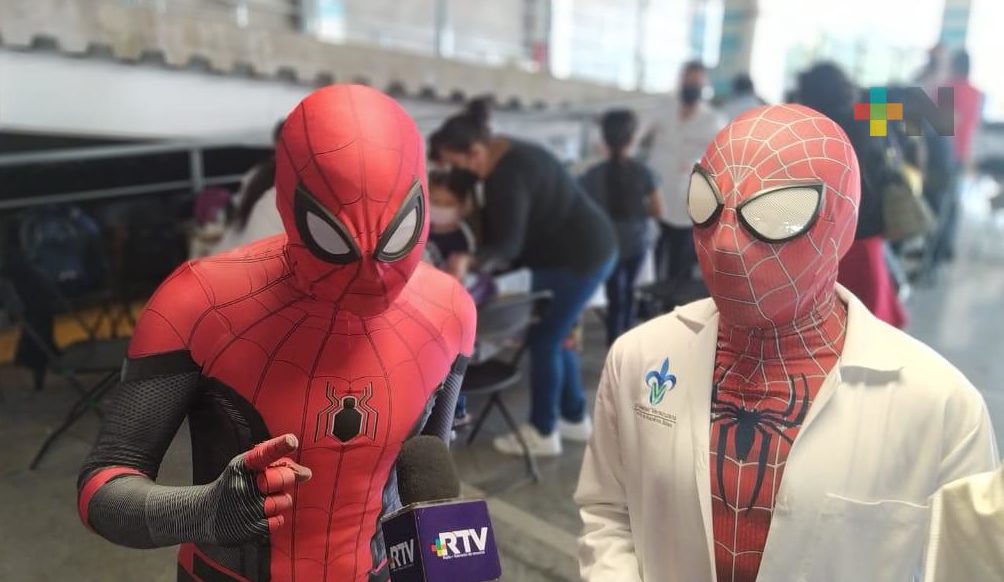 Spiderman apoyó a niñez durante jornada de vacunación antiCovid