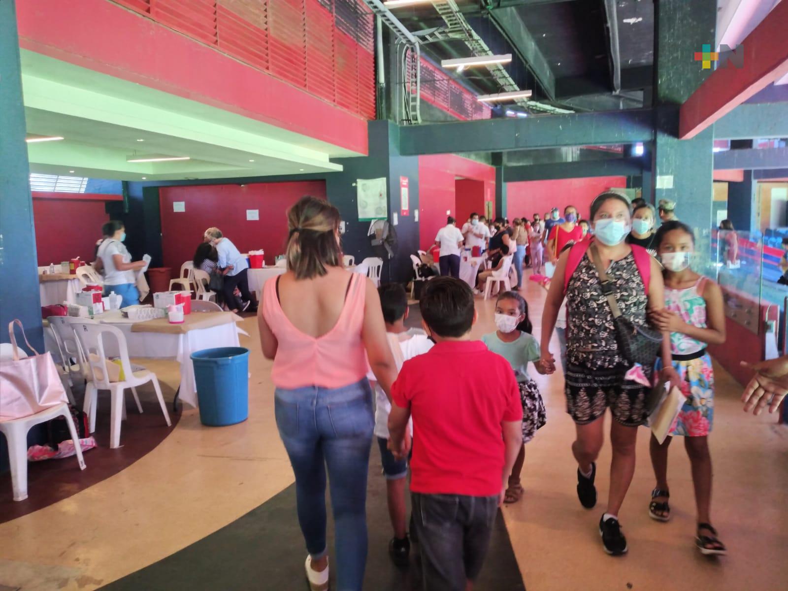 Mateo y Santiago acudieron a vacunarse contra el Covid-19