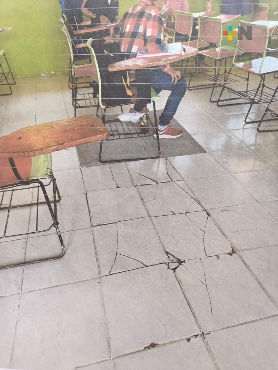 Piden padres de familia y directivos apoyo al Ayuntamiento para rehabilitar escuela de Tuxpan