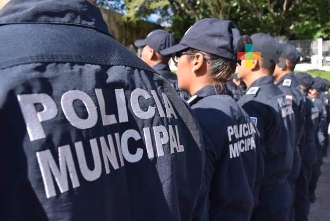 Cumplimenta FGE orden de aprehensión contra elemento municipal de Coatza