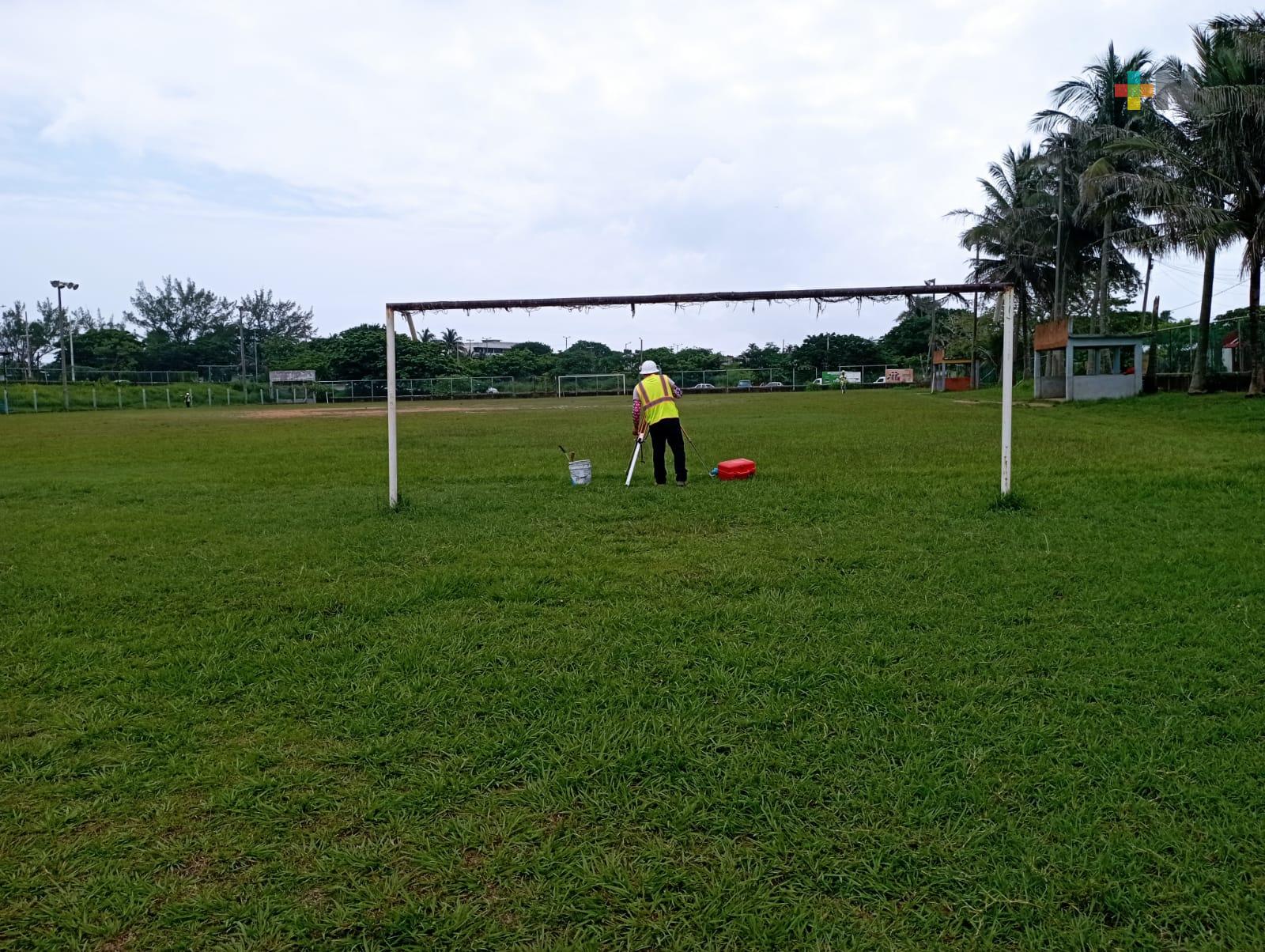 Piden deportistas ser reubicada una cancha de fútbol en Coatza