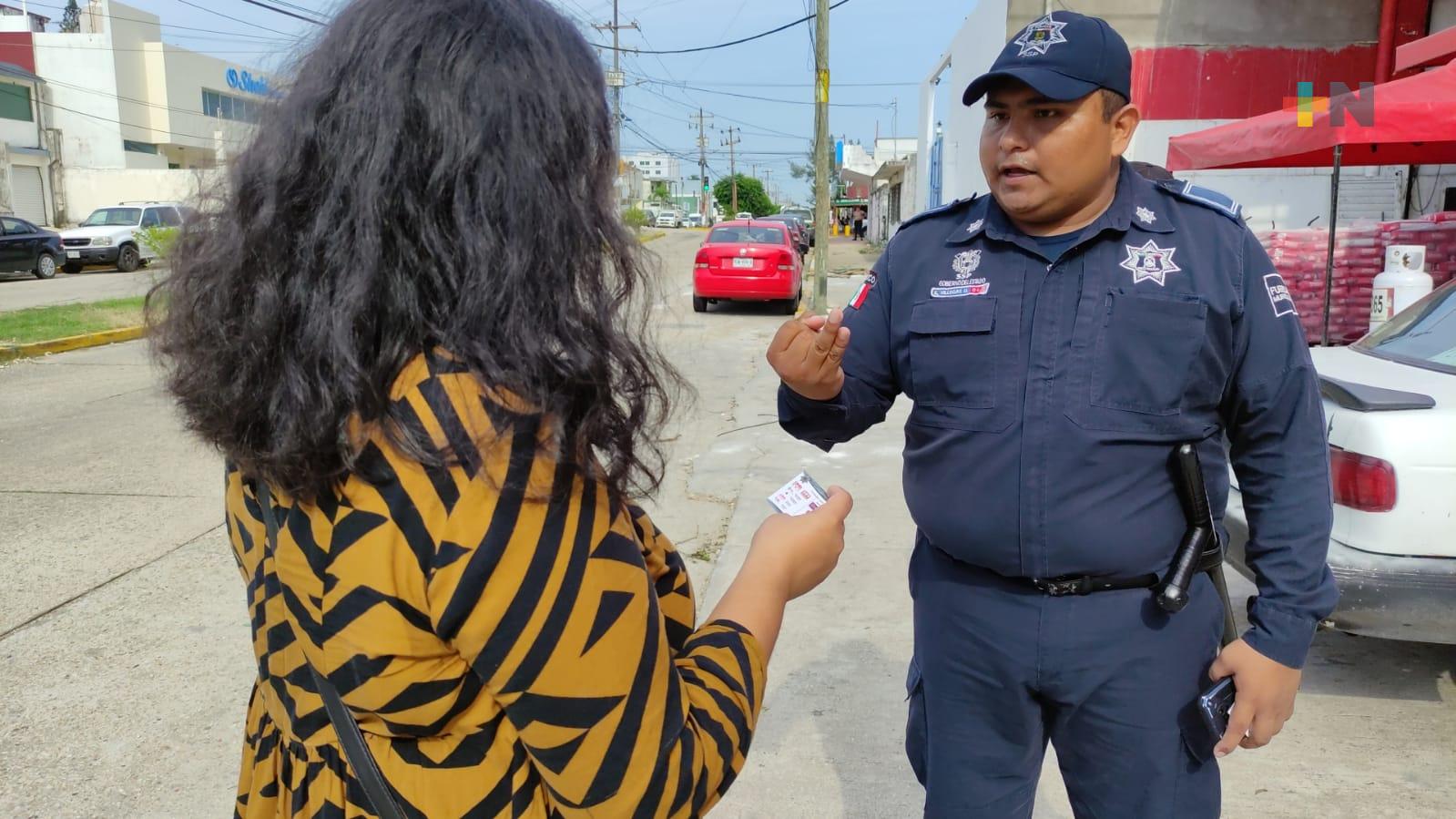 Recorren calles elementos de la Policía Municipal de Coatza para prevenir delitos