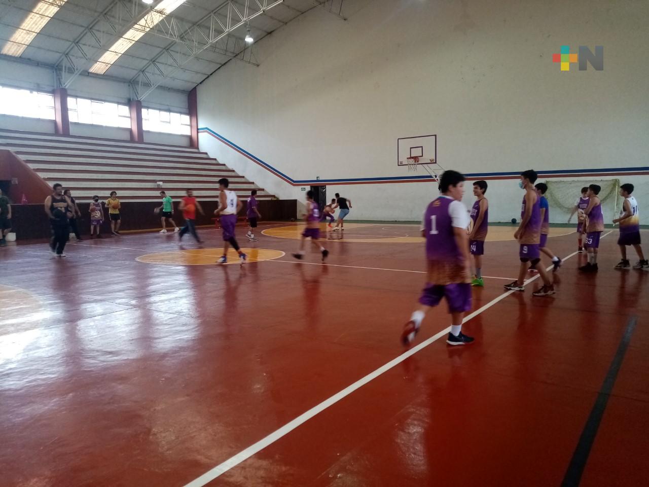 Academia Halcones de Xalapa celebran el Día del Padre