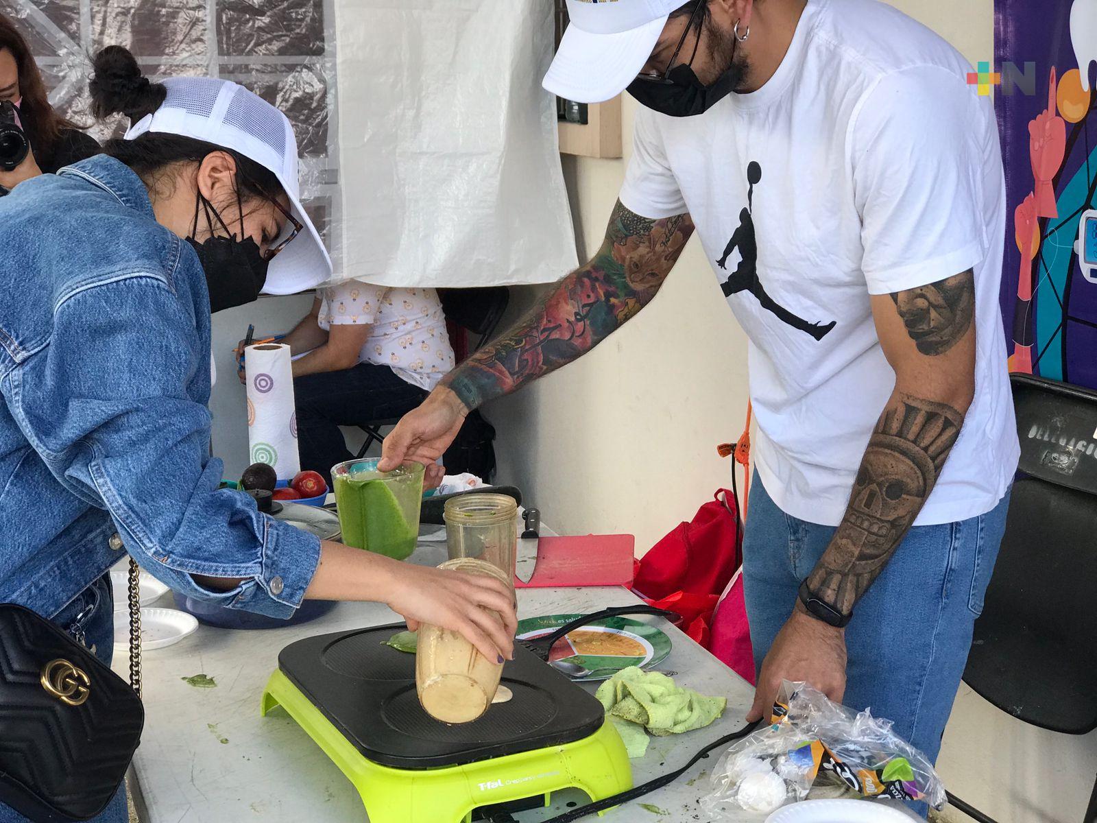 Para promover cuidado de la salud,    imparten taller de cocina saludable