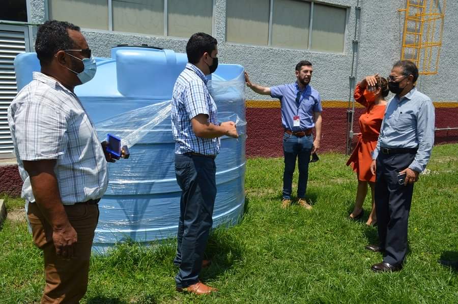 Instalan nueva cisterna para área de hemodiálisis de la Clínica-Hospital de Tuxpan