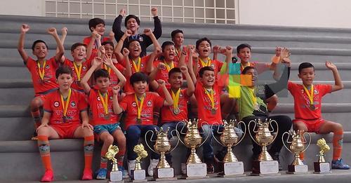 Delfines de Xalapa máximo ganador de la Liga Escolar