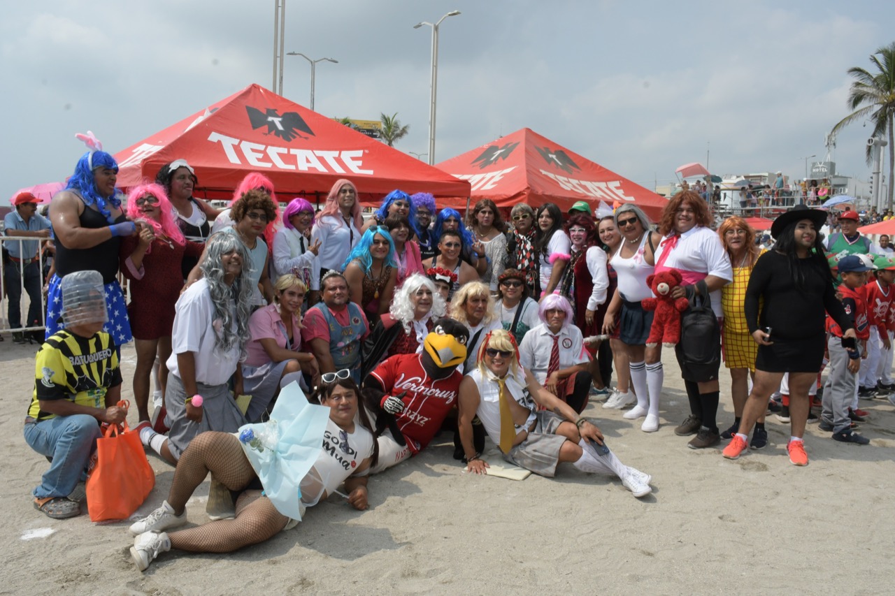 Exitoso preludio de Carnaval con el partido de béisbol «Solteras vs Casadas»