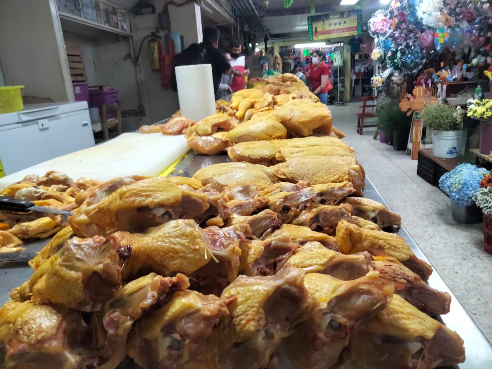 Siguen aumentos en precio del pollo, prevén incremente próxima semana en mercados de Xalapa