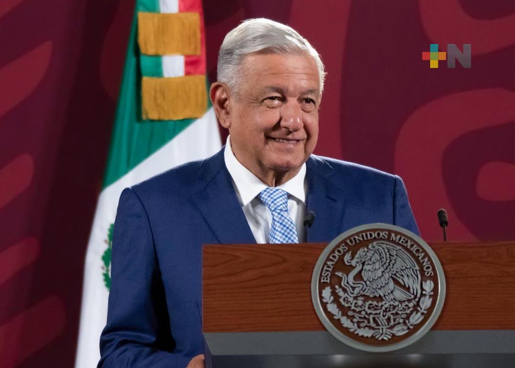 Standar & Poor´s califica mejor a México, de negativa a estable: AMLO