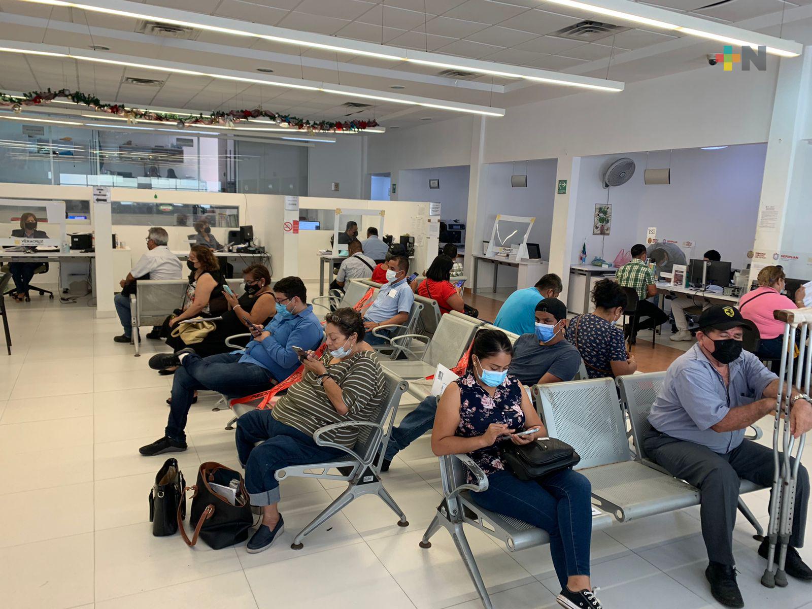 Prórroga para reemplacamiento reduce afluencia de automovilistas en Oficina de Hacienda de Coatzacoalcos